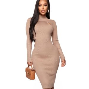 (NWT.)    BODYCON DRESS